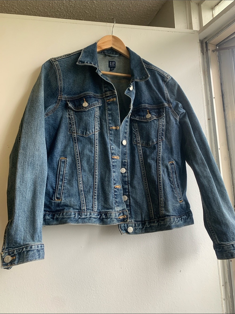 GAP Classic Blue Denim Jacket w/ Pockets Size Large